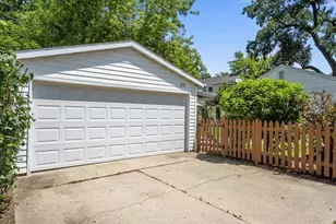 913 Cambridge Ln, Wilmette, IL 60091 - Photo 22