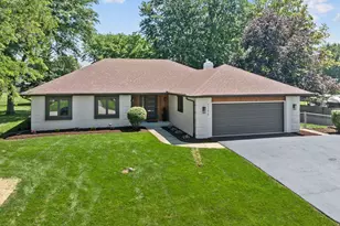 11S475 Walter Ln, Naperville, IL 60564 - Photo 4