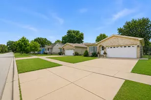 7516 Odell Ave, Bridgeview, IL 60455 - Photo 2