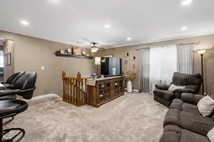 256 Mark Ave, Glendale Heights, IL 60139 - Photo 4