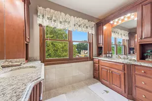 6N342 Linden Ave, Medinah, IL 60157 - Photo 32