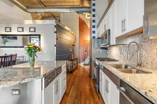 758 N Larrabee St, Chicago, IL 60654 - Photo 6