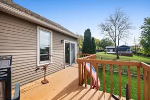 642 Wellington Ave, Elgin, IL 60120 - Photo 16