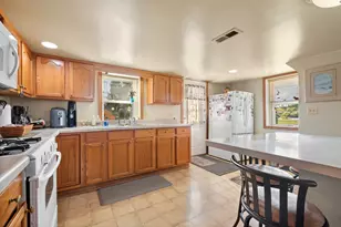 642 Wellington Ave, Elgin, IL 60120 - Photo 24