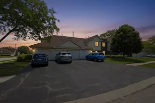 831 E Carriage Ln, Palatine, IL 60074 - Photo 1