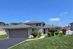 7836 W 81st St, Bridgeview, IL 60455 - Photo 2