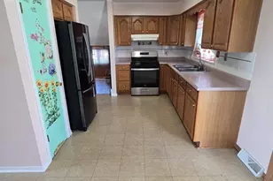 7836 W 81st St, Bridgeview, IL 60455 - Photo 6