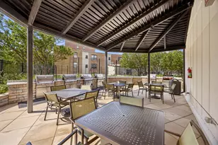 3930 N Pine Grove Ave, Chicago, IL 60613 - Photo 12