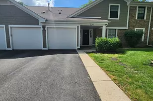 220 Hawthorne Ct, Schaumburg, IL 60193 - Photo 1