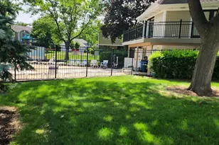 220 Hawthorne Ct, Schaumburg, IL 60193 - Photo 16
