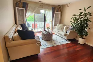 220 Hawthorne Ct, Schaumburg, IL 60193 - Photo 8