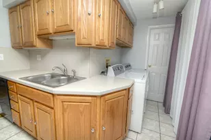 930 Sharon Ln, Schaumburg, IL 60193 - Photo 16