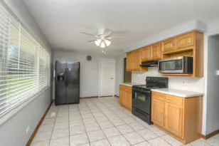 930 Sharon Ln, Schaumburg, IL 60193 - Photo 14