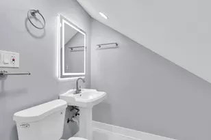 2539 W Morse Ave, Chicago, IL 60645 - Photo 26