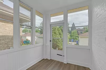 2539 W Morse Avenue, Chicago, IL 60645 - Photo 18