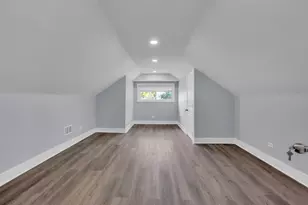 2539 W Morse Ave, Chicago, IL 60645 - Photo 28