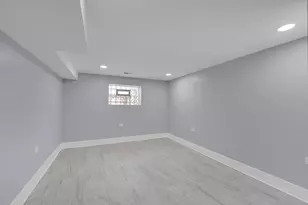 2539 W Morse Ave, Chicago, IL 60645 - Photo 34