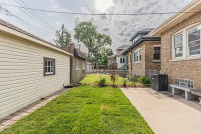2539 W Morse Avenue, Chicago, IL 60645 - Photo 40