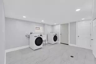 2539 W Morse Ave, Chicago, IL 60645 - Photo 32