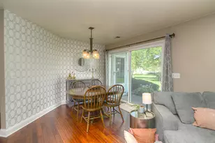208 Winnsboro Ct, Schaumburg, IL 60193 - Photo 4