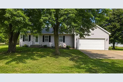 113 S Thompson Street, Melvin, IL 60952 - Photo 1