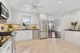 1400 Meyer Rd, Hoffman Estates, IL 60169 - Photo 8