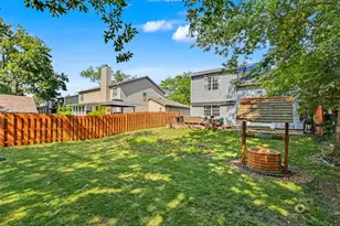 4 Berkshire Ct, Streamwood, IL 60107 - Photo 22
