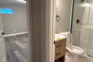 2909 W Howard St, Chicago, IL 60645 - Photo 14