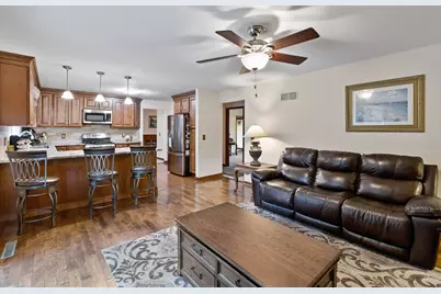 606 Mary Lane, Saint Anne, IL 60964 - Photo 4