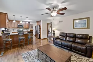 606 Mary Ln, Saint Anne, IL 60964 - Photo 4