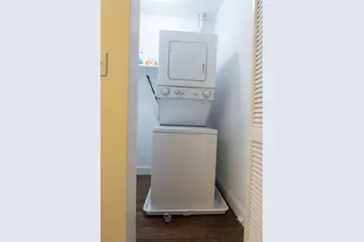 2065 W Jarvis Avenue #2W, Chicago, IL 60645 - Photo 10