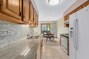 7932 Stewart Dr, Darien, IL 60561 - Photo 10