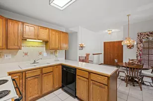 204 Jason Ct, Bloomingdale, IL 60108 - Photo 8