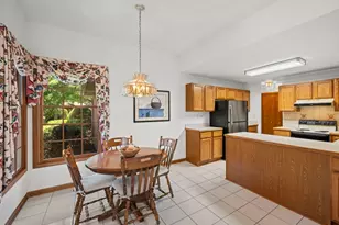 204 Jason Ct, Bloomingdale, IL 60108 - Photo 6