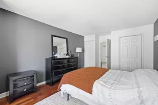 525 W Hawthorne Pl, Chicago, IL 60657 - Photo 10