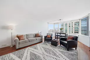 525 W Hawthorne Pl, Chicago, IL 60657 - Photo 4