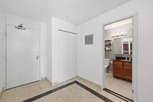 525 W Hawthorne Pl, Chicago, IL 60657 - Photo 12