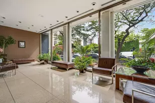1455 N Sandburg Terrace, Chicago, IL 60610 - Photo 2