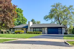 302 Goodridge Terrace, Roselle, IL 60172 - Photo 2