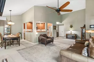 616 Edinburgh Ln, Prospect Heights, IL 60070 - Photo 4