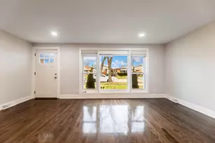 11619 S Aberdeen St, Chicago, IL 60643 - Photo 4