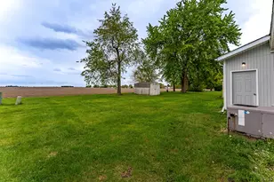 25 Cedar Ln, Sandwich, IL 60548 - Photo 18