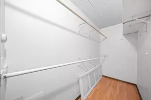 1060 N Farnsworth Ave, Aurora, IL 60505 - Photo 10