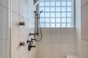 2211 W Roscoe St, Chicago, IL 60618 - Photo 20