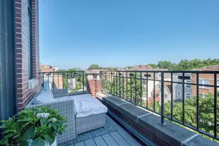 2211 W Roscoe St, Chicago, IL 60618 - Photo 10