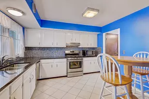 330 Elmwood Ln, Bloomingdale, IL 60108 - Photo 4