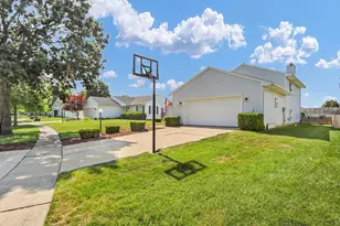 3205 Timberline Dr, Champaign, IL 61822 - Photo 2