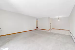 18 E Old Willow Rd, Prospect Heights, IL 60070 - Photo 8