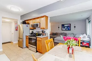 840 Dighton Ln, Schaumburg, IL 60173 - Photo 8