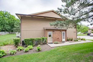 840 Dighton Ln, Schaumburg, IL 60173 - Photo 2